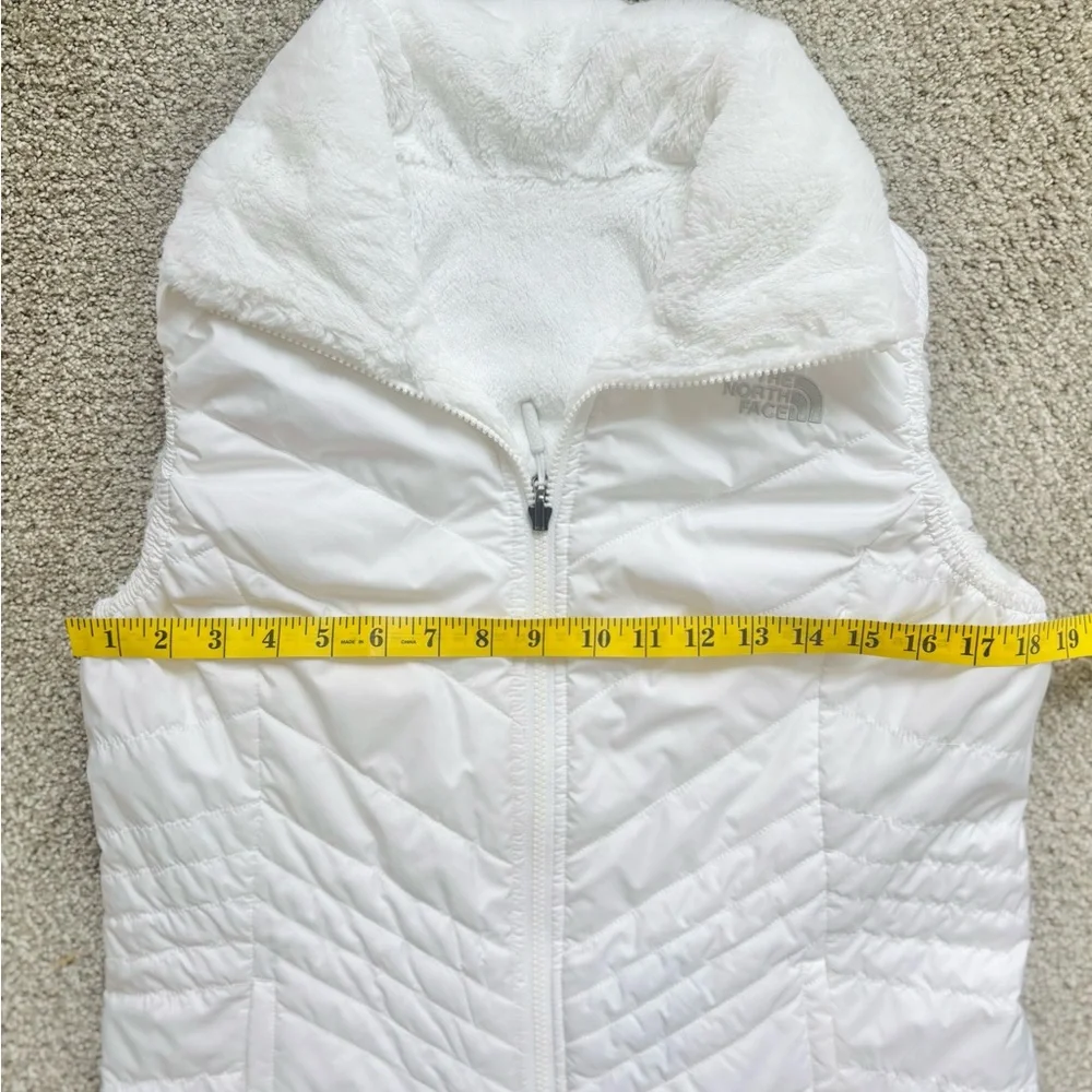 The North Face “Mossbud” Insulated Reversible Vest – TNF White (Size M) - Picture 13 of 15